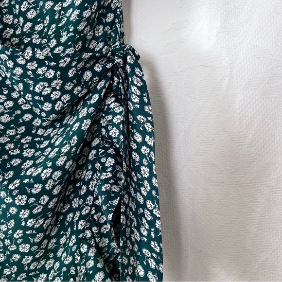 Hello Molly Walk On Faith Dress in Green And White Floral
Size XS - Picture 8 of 15